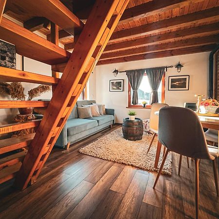 Woodenhouse With Two Apartments Otočac Exteriör bild