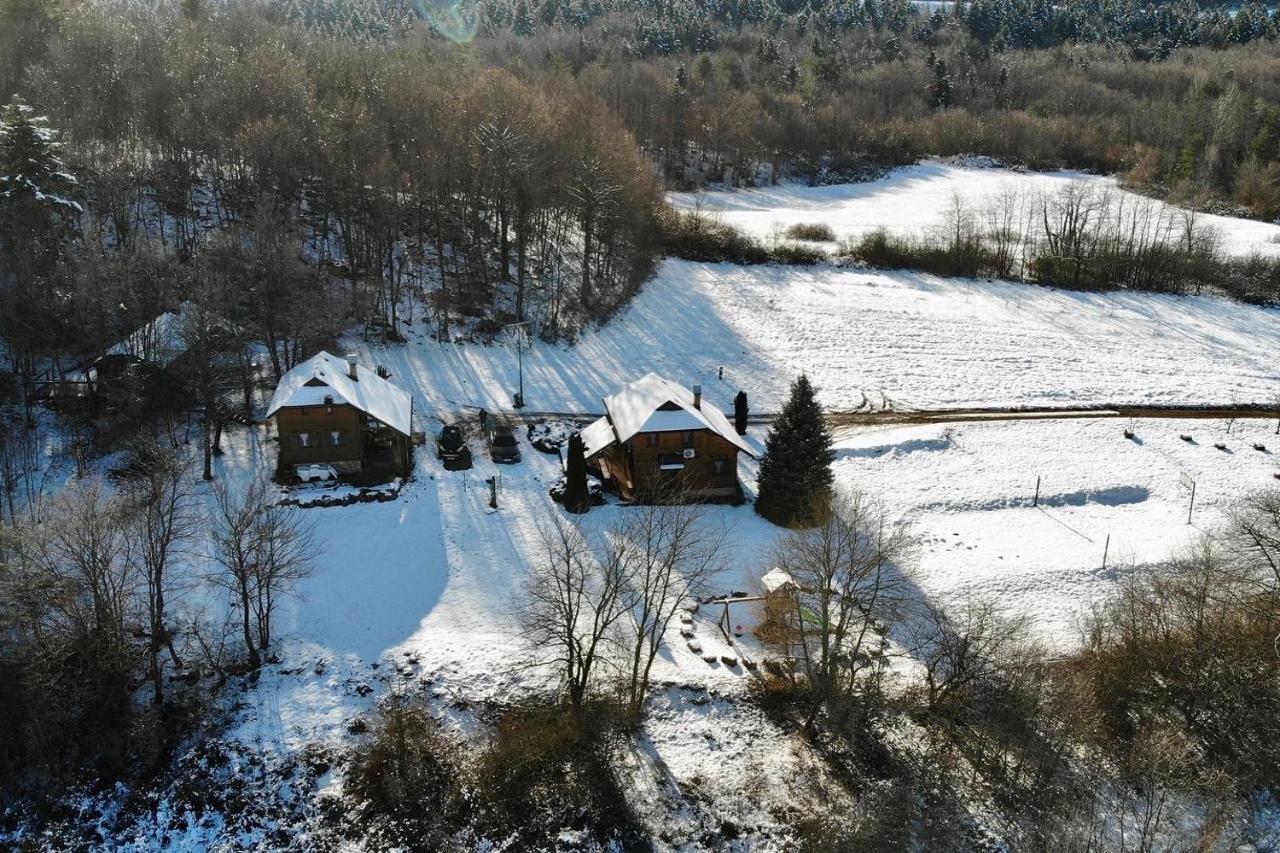Woodenhouse With Two Apartments Otočac Exteriör bild