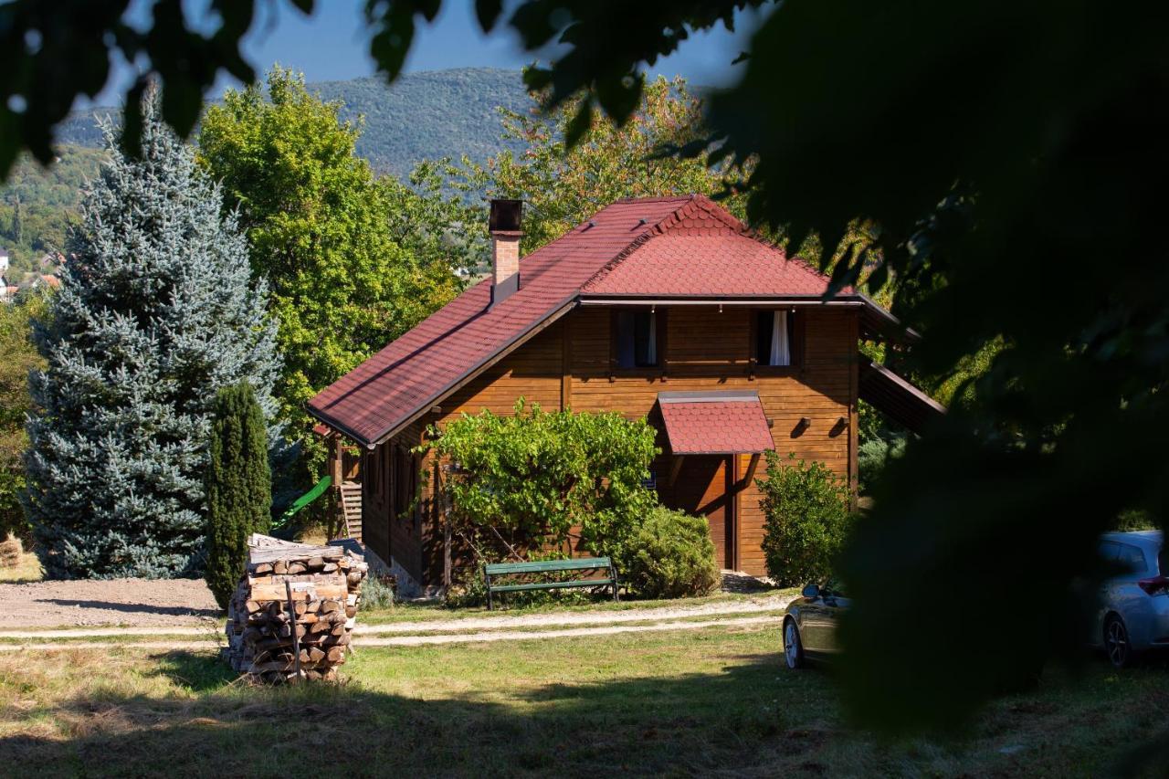 Woodenhouse With Two Apartments Otočac Exteriör bild