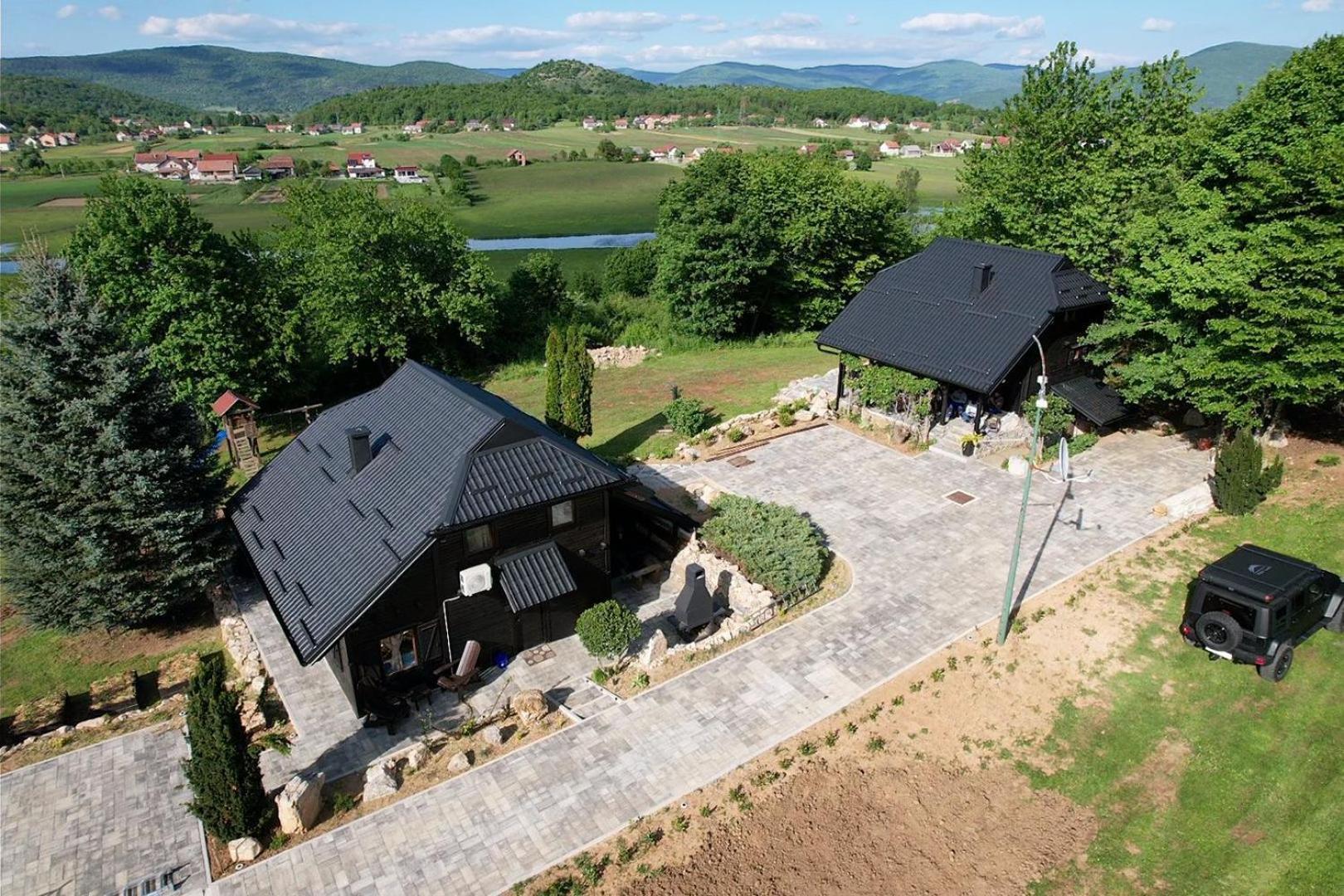 Woodenhouse With Two Apartments Otočac Exteriör bild