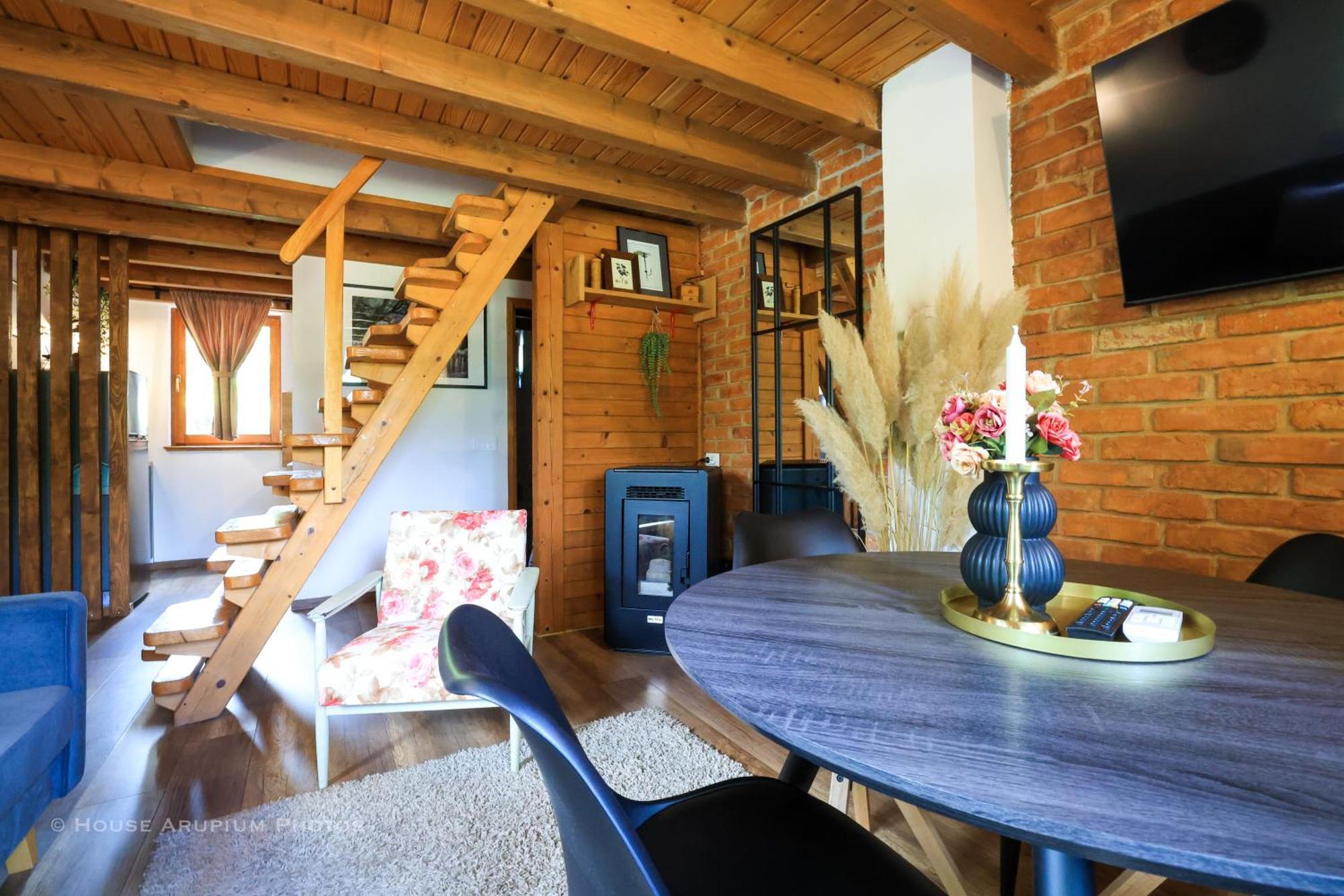 Woodenhouse With Two Apartments Otočac Exteriör bild