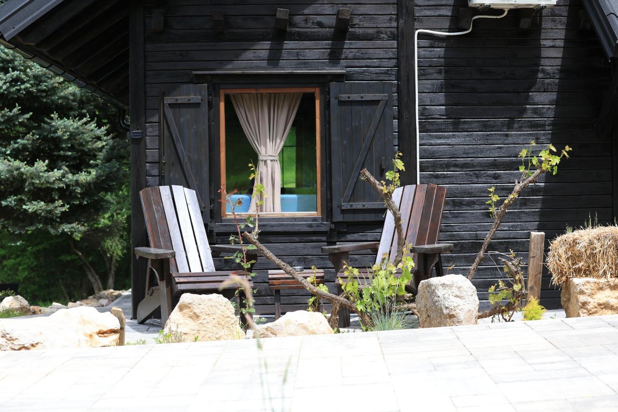 Woodenhouse With Two Apartments Otočac Exteriör bild