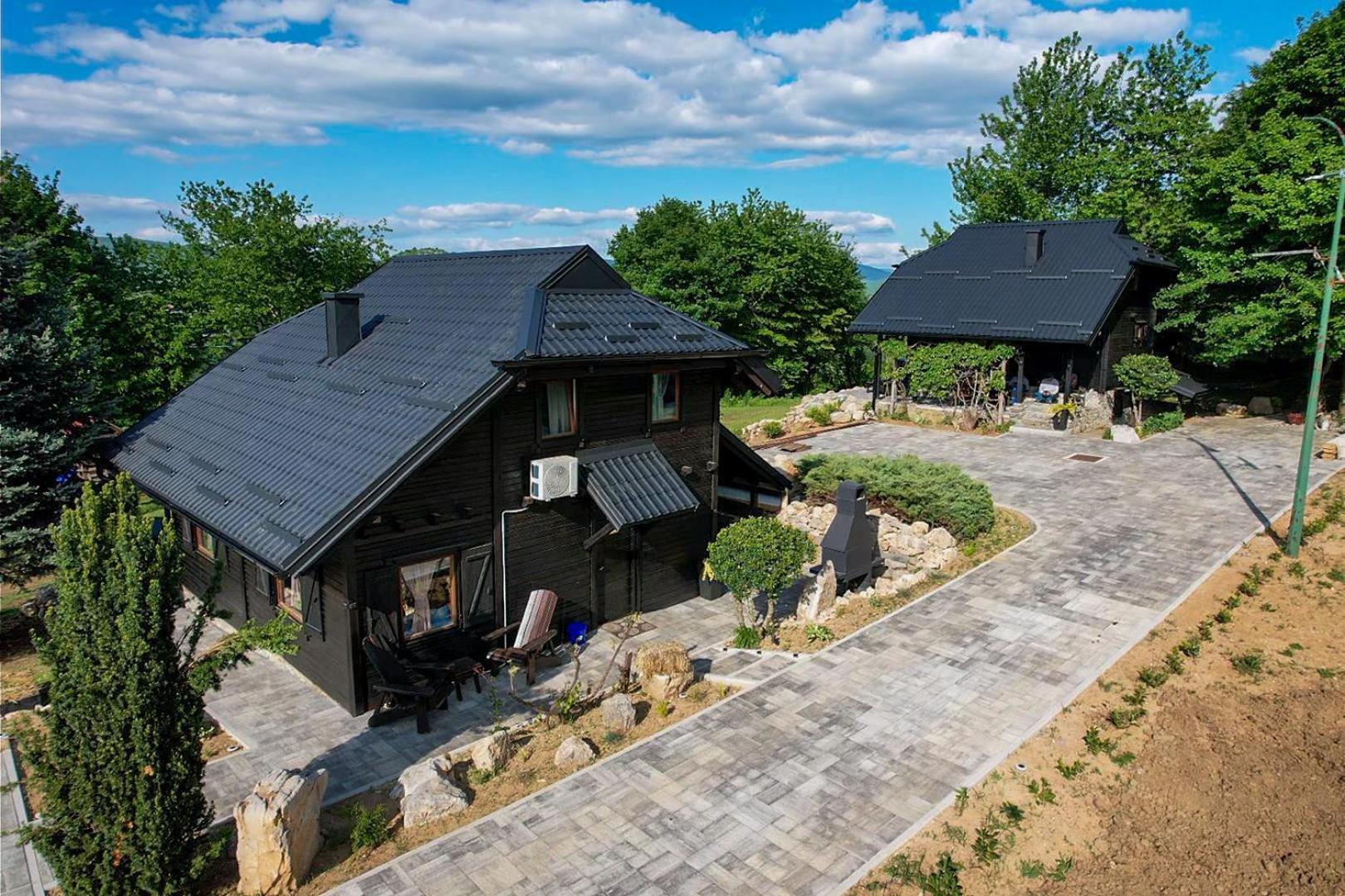 Woodenhouse With Two Apartments Otočac Exteriör bild